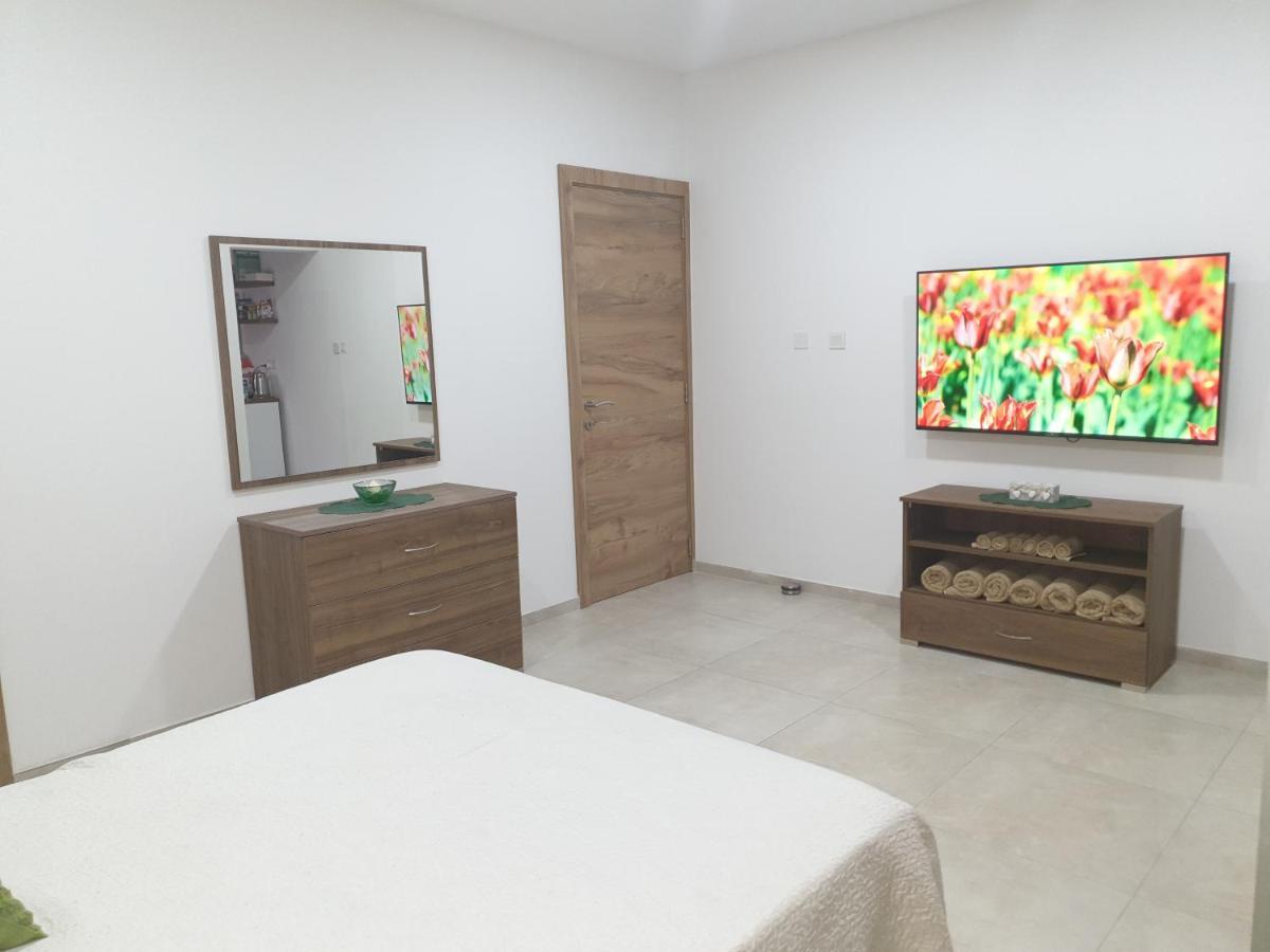 Modern Apartment In Central Bugibba セント・ポールズ・ベイ エクステリア 写真